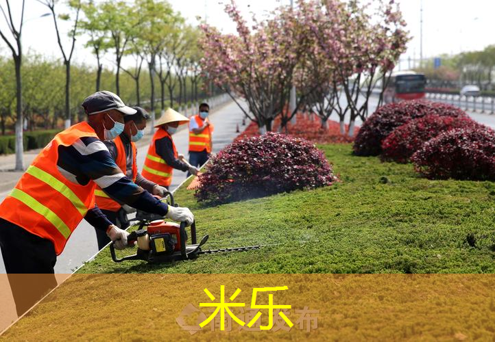 网球拍跳舞女大学生